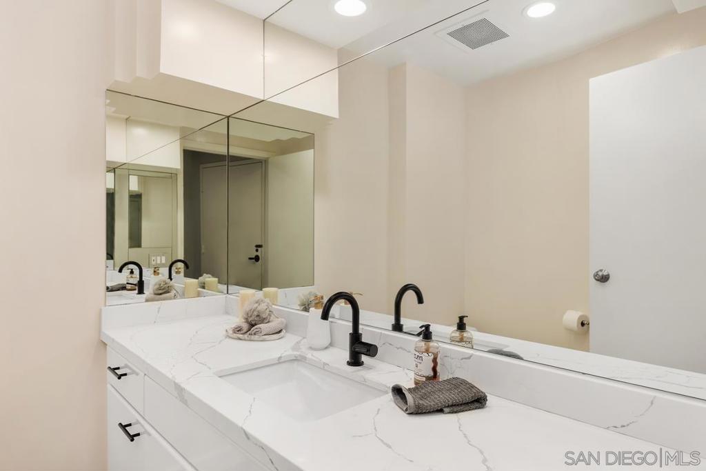200 Harbor Dr 302 Property Photo 26