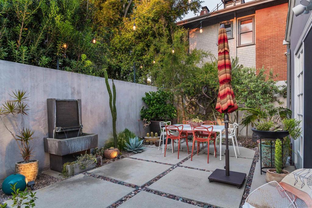 112 120 E Redwood Street Property Photo 33