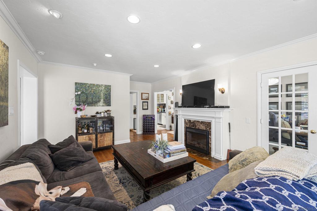 112 120 E Redwood Street Property Photo 45