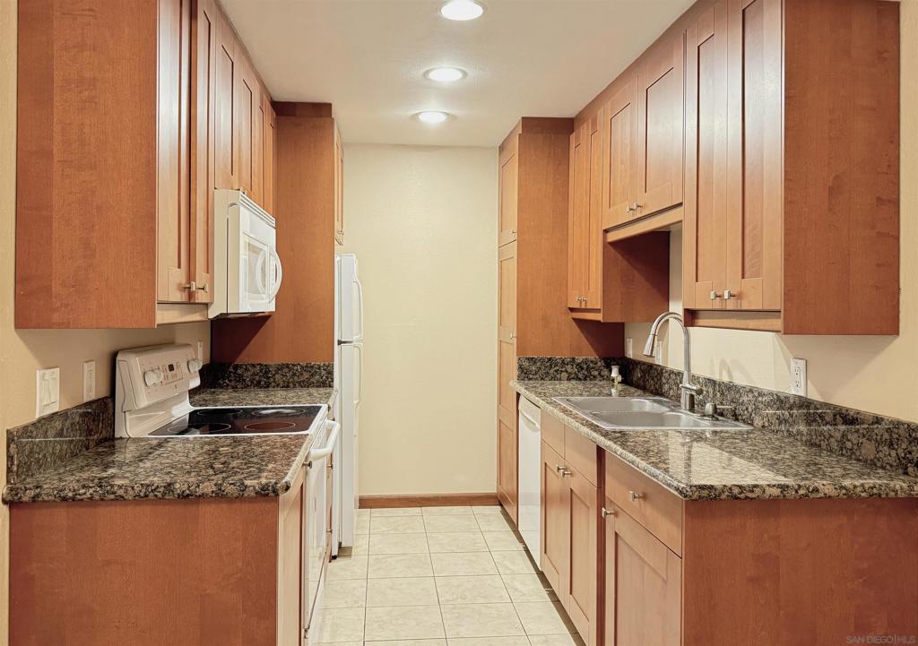 8520 Via Mallorca J Property Photo 6