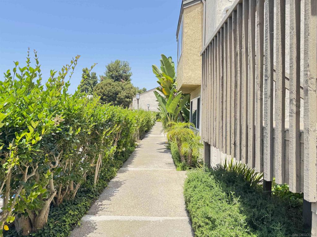 8520 Via Mallorca J Property Photo 12