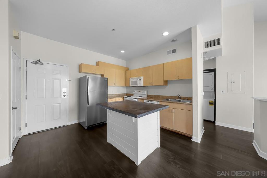 1501 Front St 613 Property Photo 6