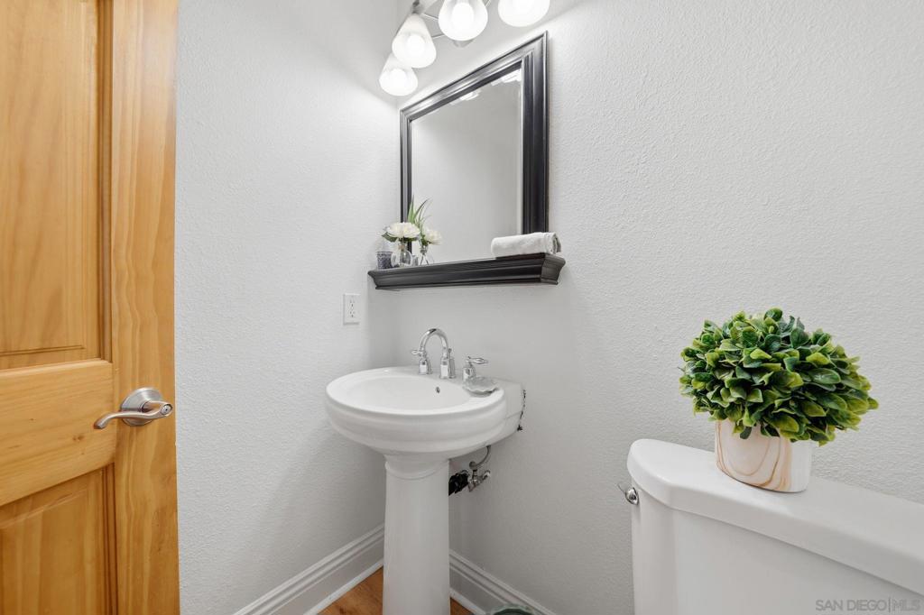 5505 Adelaide Ave 14 Property Photo 17