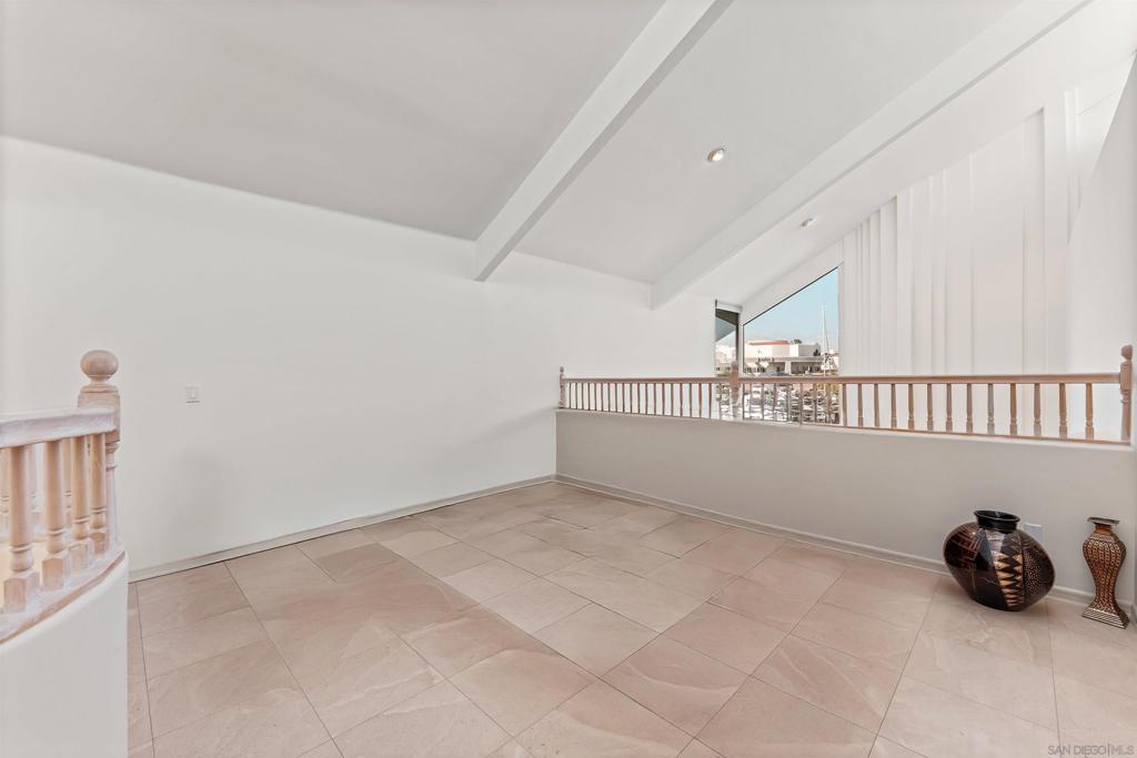 39 The Point Property Photo 17