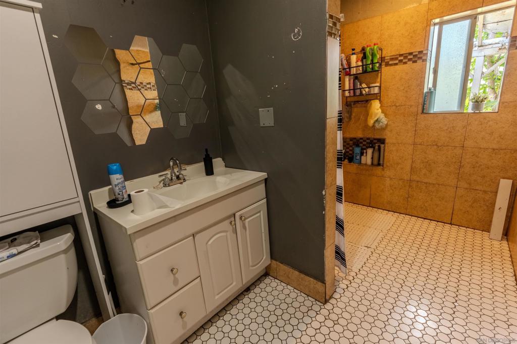 290 35th St Property Photo 13