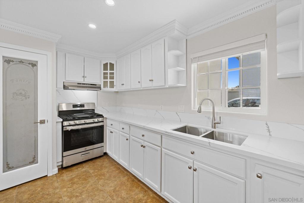 260012264SD Property Photo 10
