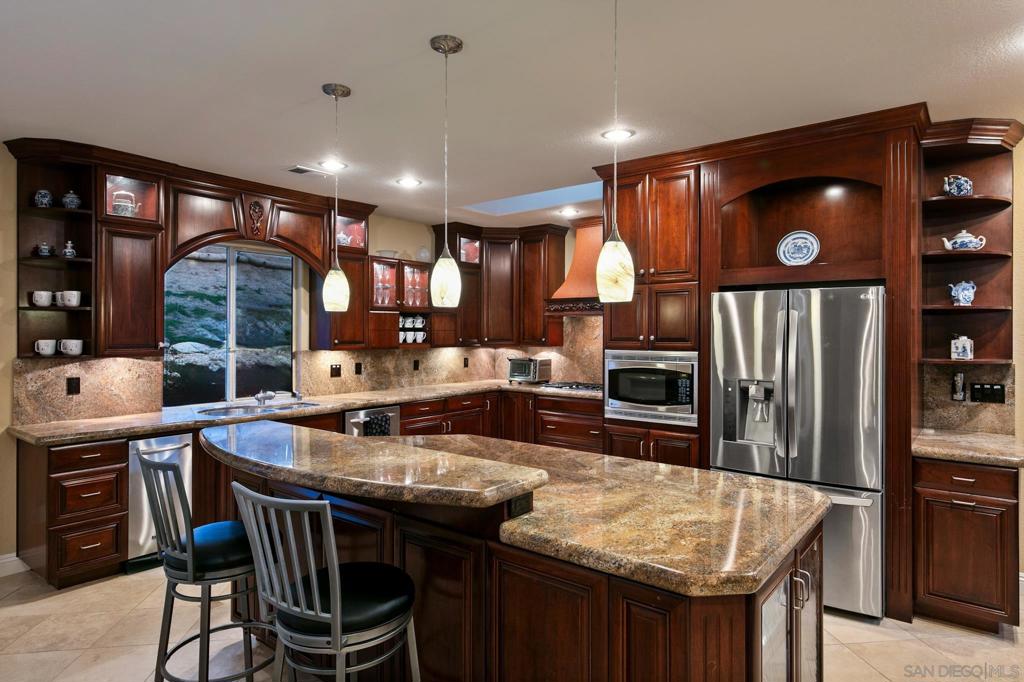 2389 Victoria Circle Property Photo 8