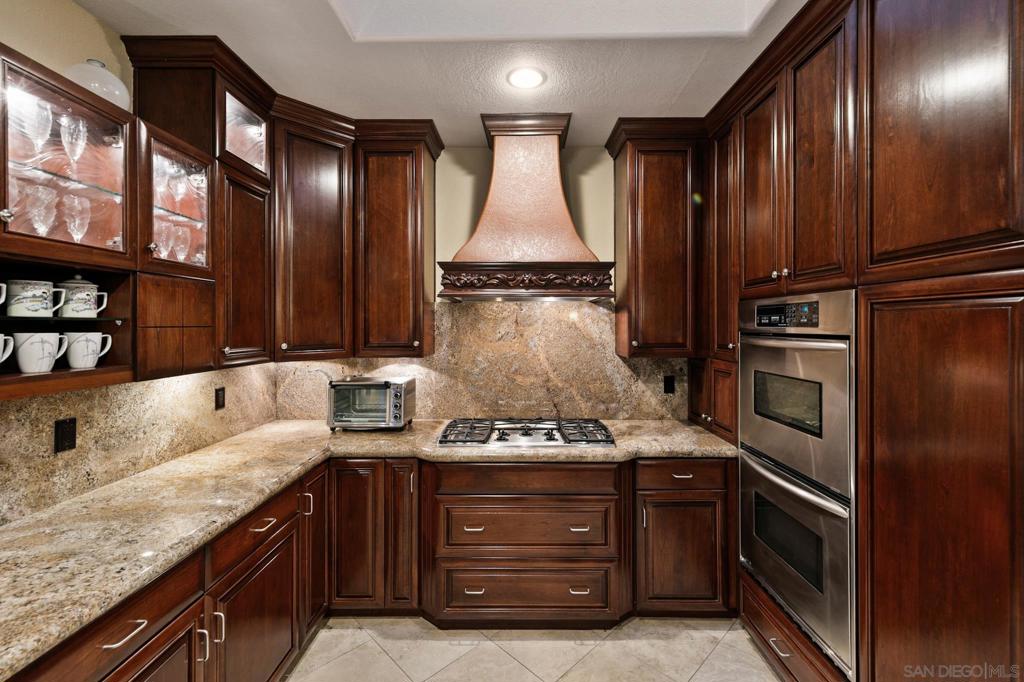 2389 Victoria Circle Property Photo 9