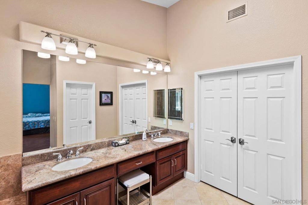 2389 Victoria Circle Property Photo 33