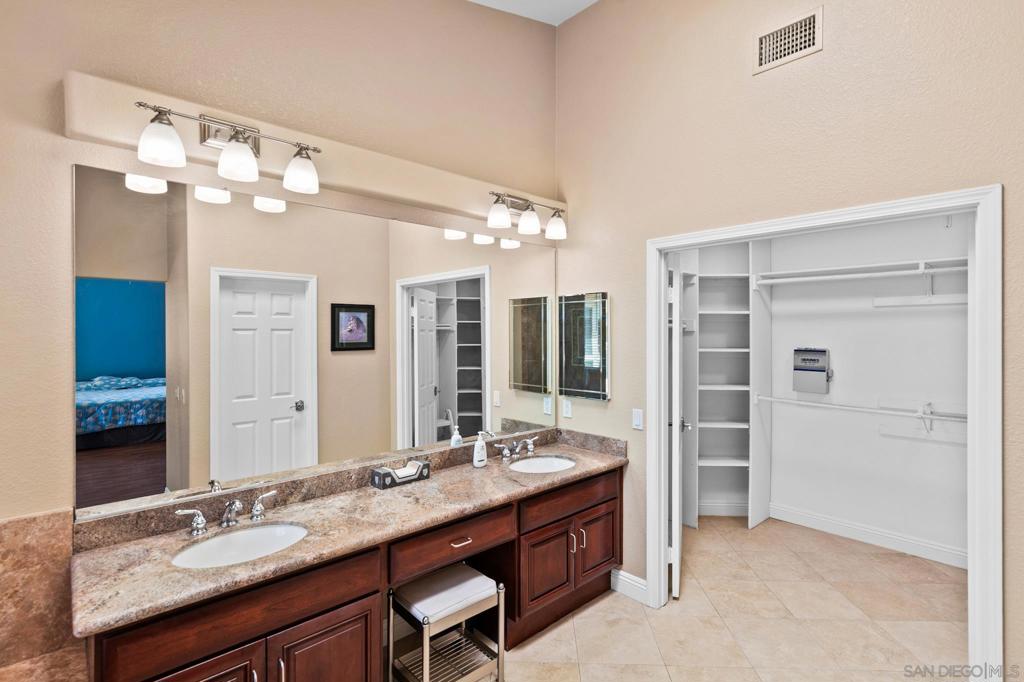 2389 Victoria Circle Property Photo 34