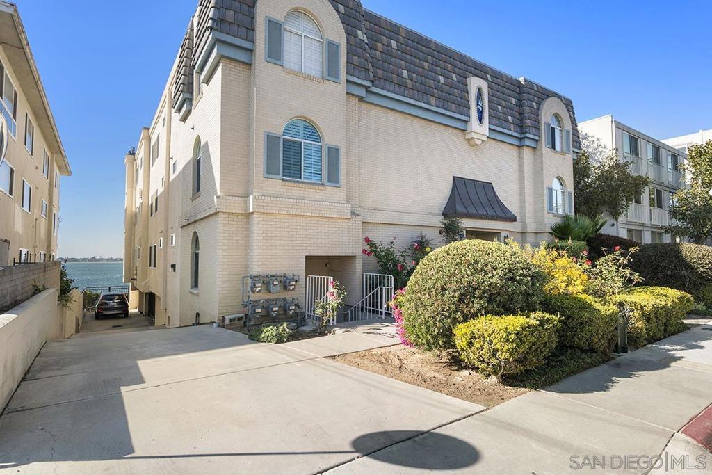3828 Riviera Dr 2b Property Photo 5