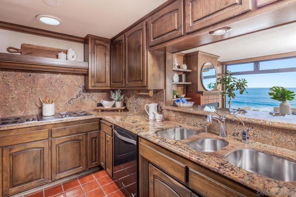 2977 Ocean Street Property Photo 13