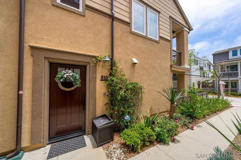 810 Santa Barbara Place Property Photo 4