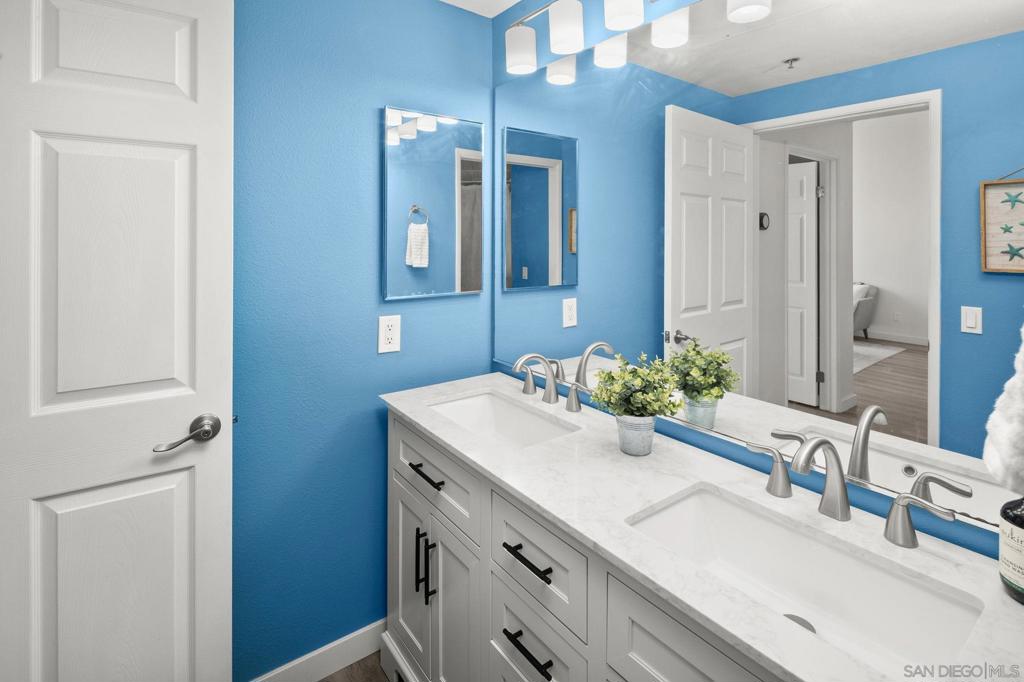 680 Camino De La Reina 2406 Property Photo 14