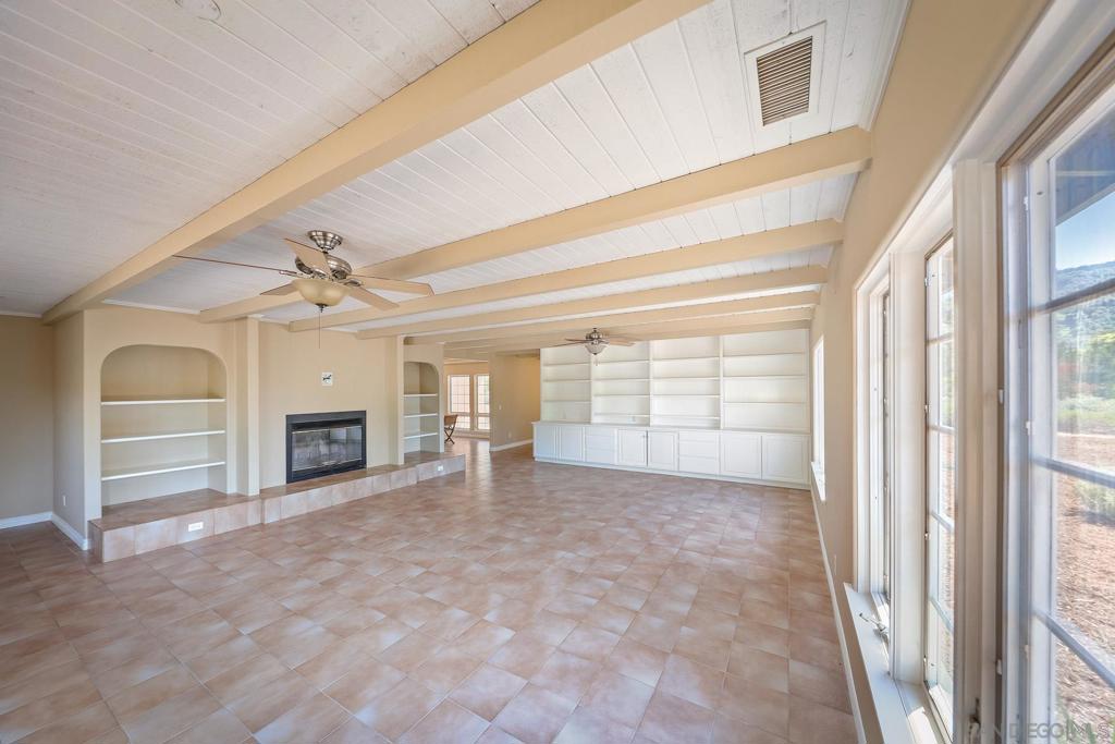 31973 Runway Drive Property Photo 4