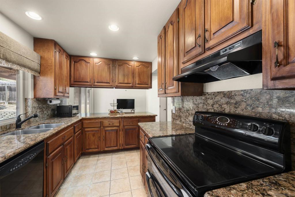 260012728SD Property Photo 12