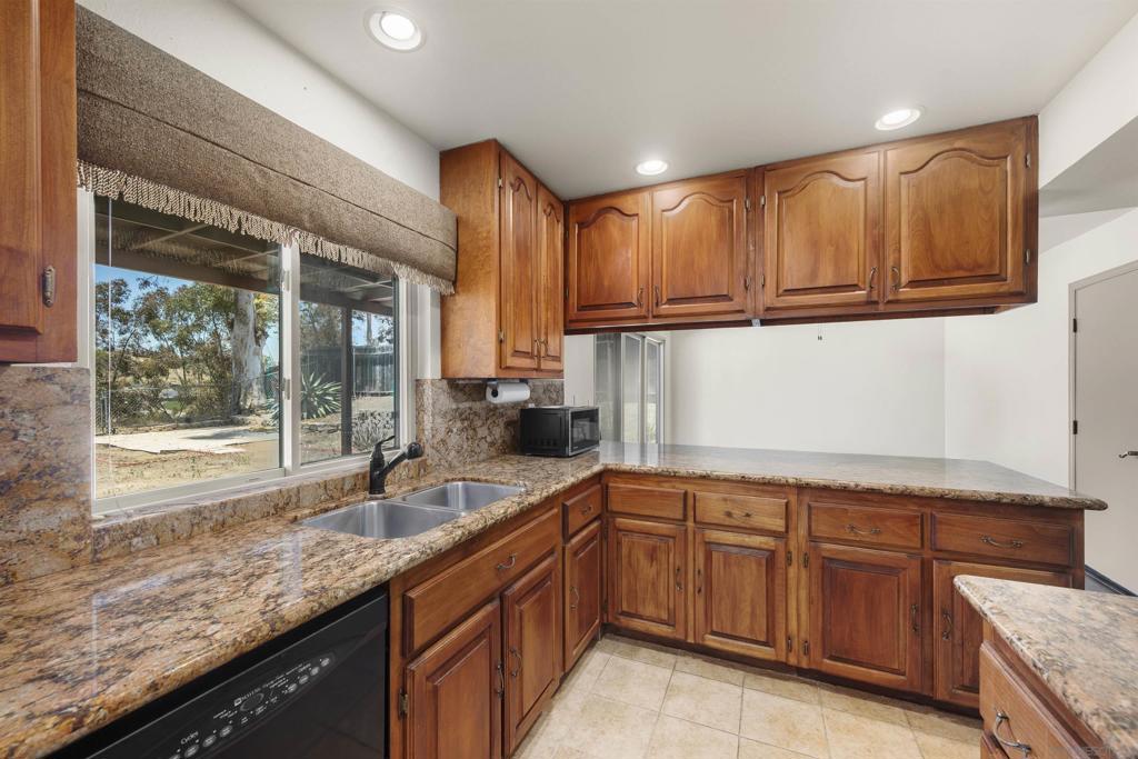 260012728SD Property Photo 15