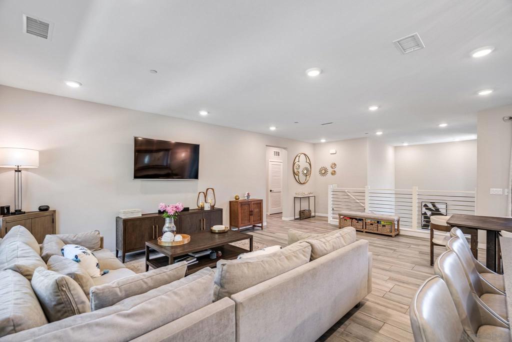 260012742SD Property Photo 10
