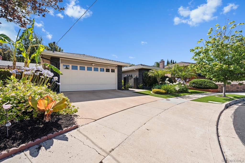 6465 Coral Lake Property Photo 3