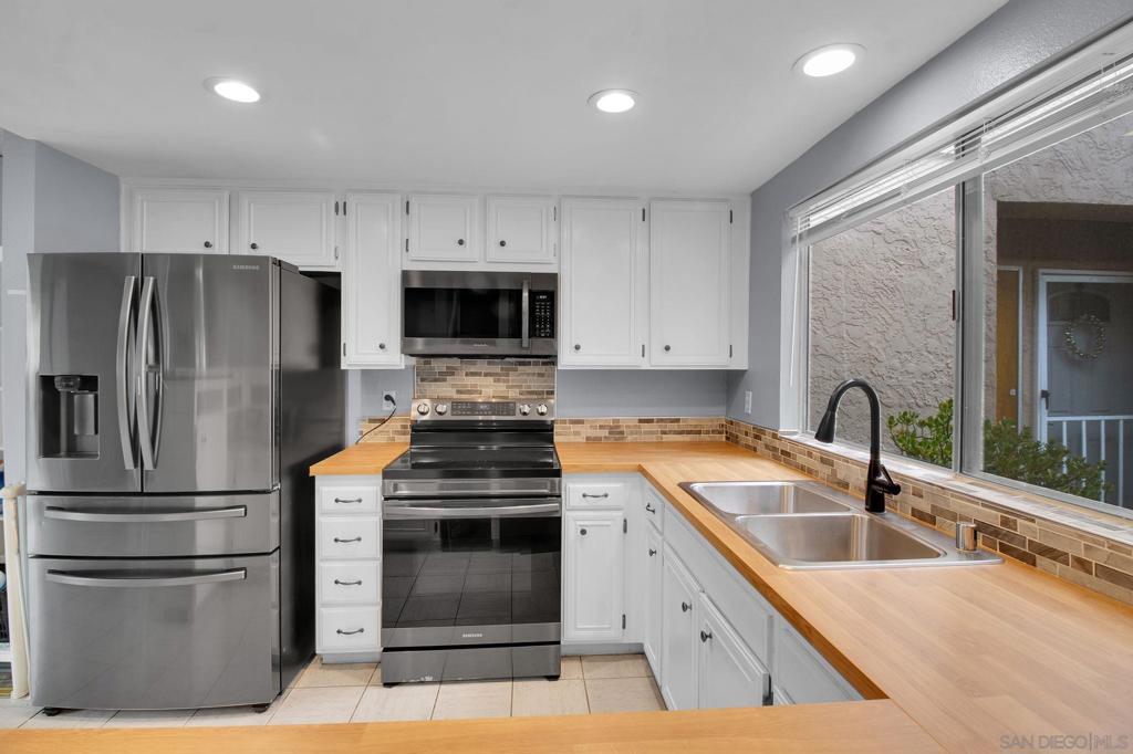 23823 Green Haven Ln Property Photo 1