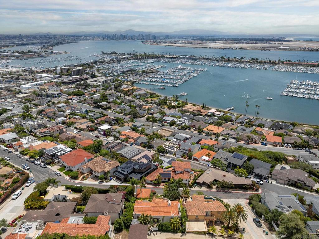 874 Harbor View W Property Photo 3