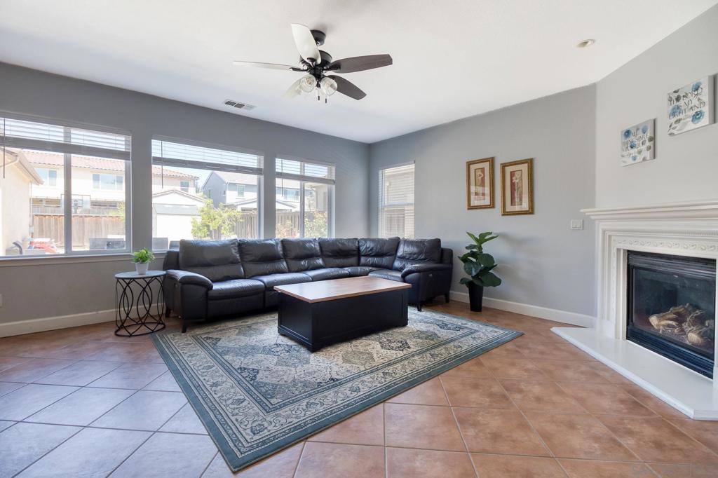 2376 Shire Way Property Photo 12