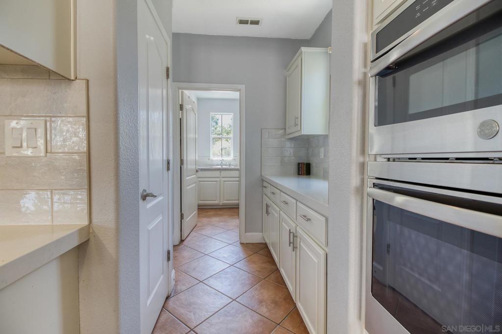 2376 Shire Way Property Photo 18