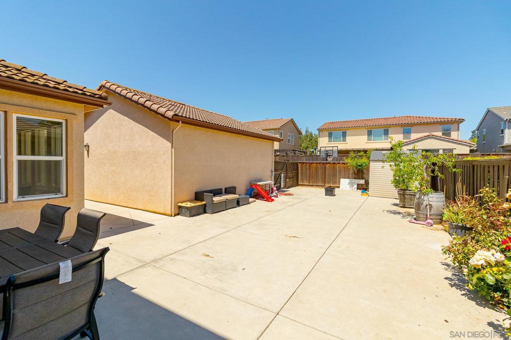 2376 Shire Way Property Photo 34