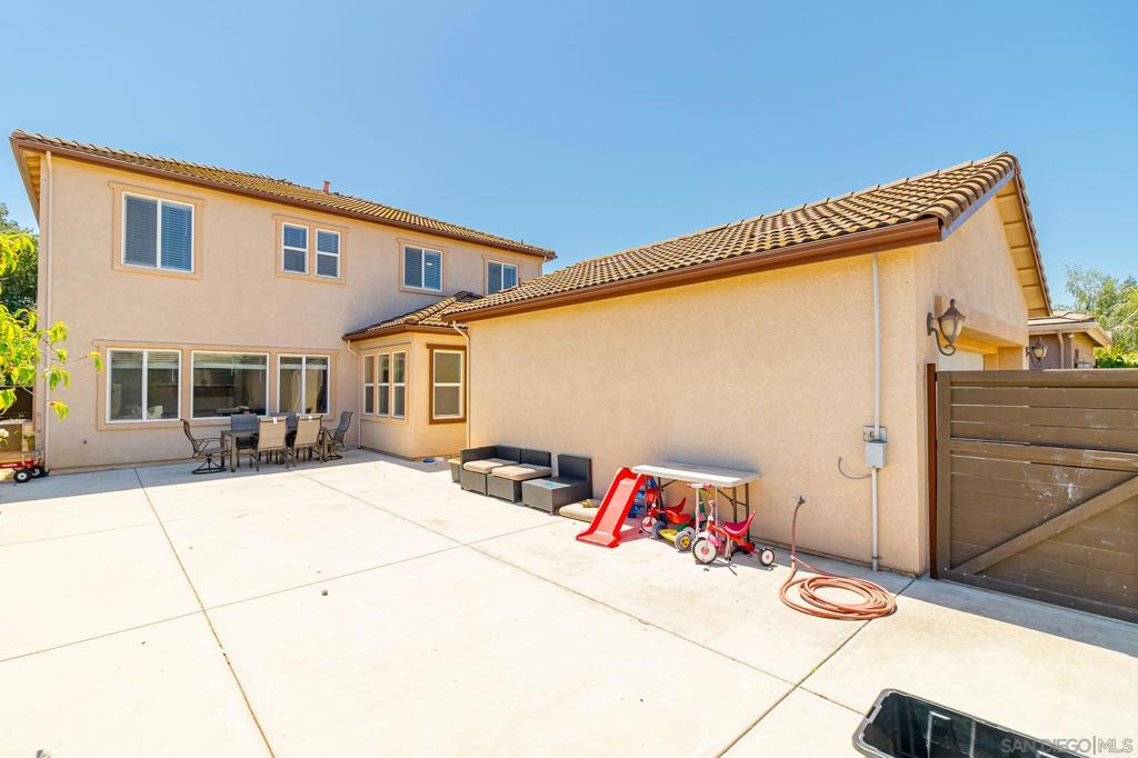 2376 Shire Way Property Photo 35