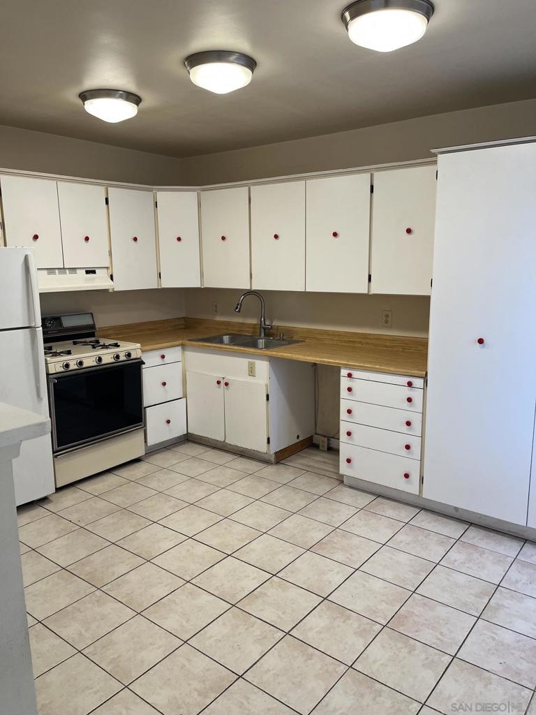 3577 85 Landis St. Property Photo 5