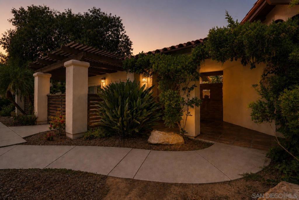 937 Pepper Tree Lane Property Photo 4