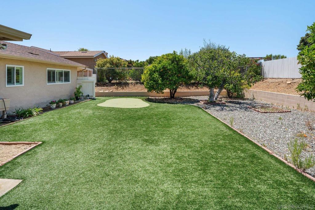 12118 Obispo Property Photo 8
