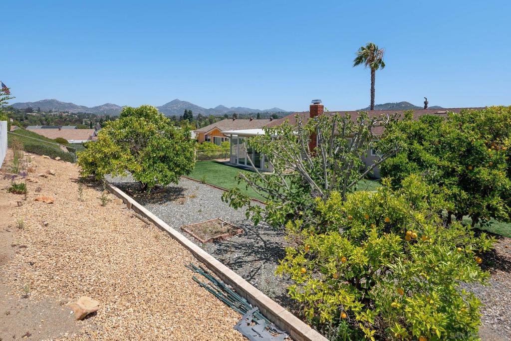 12118 Obispo Property Photo 10
