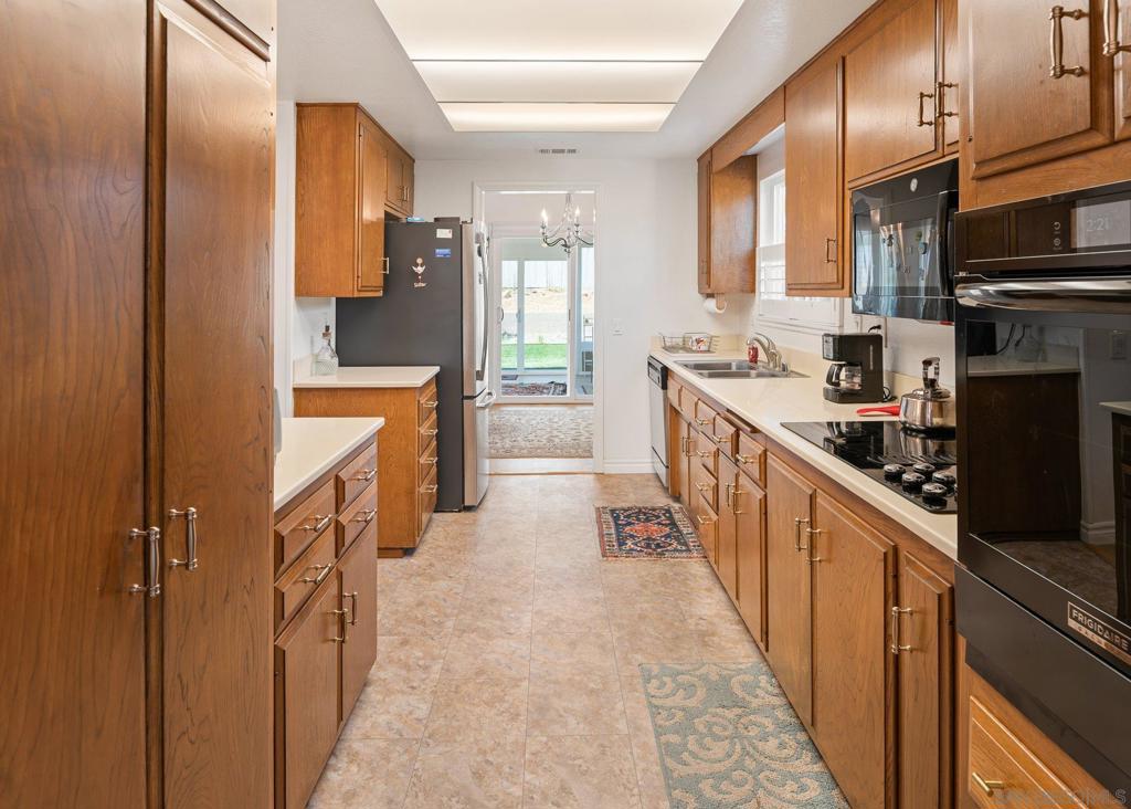 12118 Obispo Property Photo 33