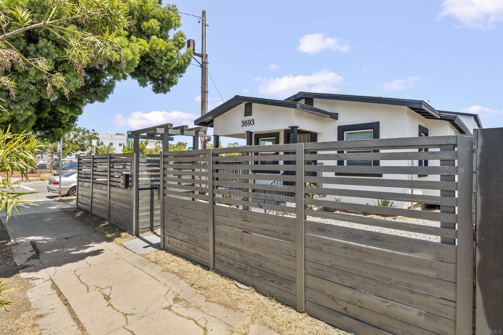 4319 4323 Landis Property Photo 44