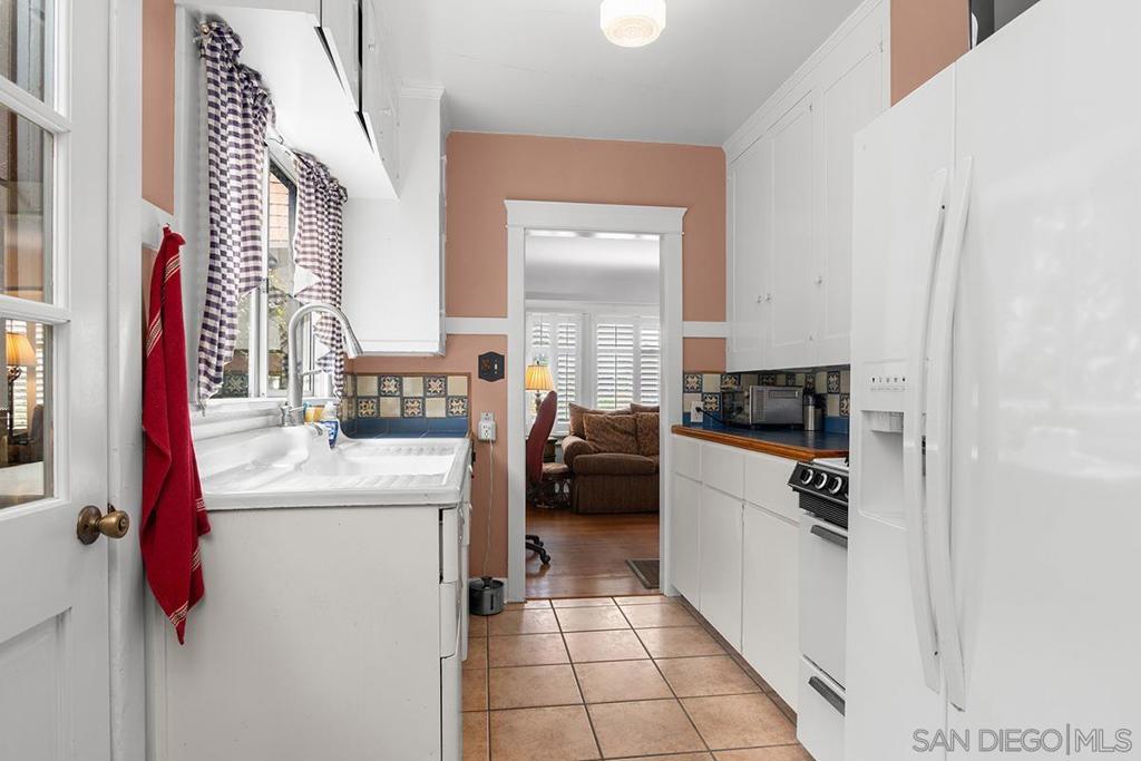 4854 Del Mar Avenue Property Photo 9