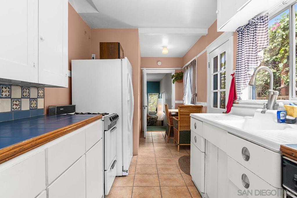 4854 Del Mar Avenue Property Photo 10