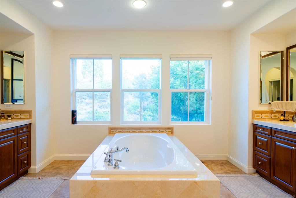 15541 Pinehurst Pl. Property Photo 27