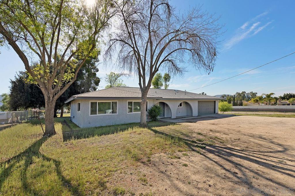 24567 Adams Ave Property Photo 2