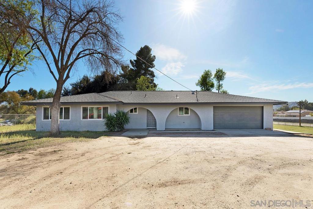 24567 Adams Ave Property Photo 3