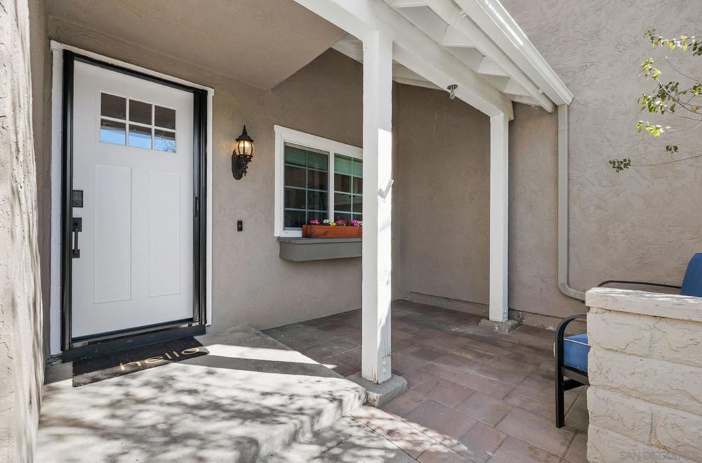 1971 Azure Way Property Photo 2