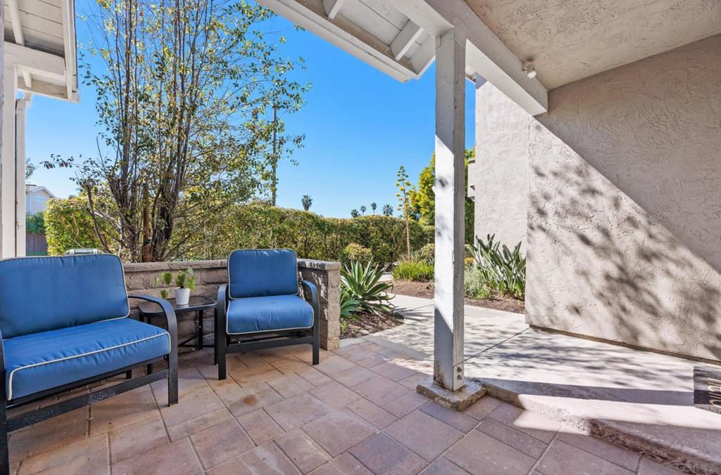 1971 Azure Way Property Photo 3