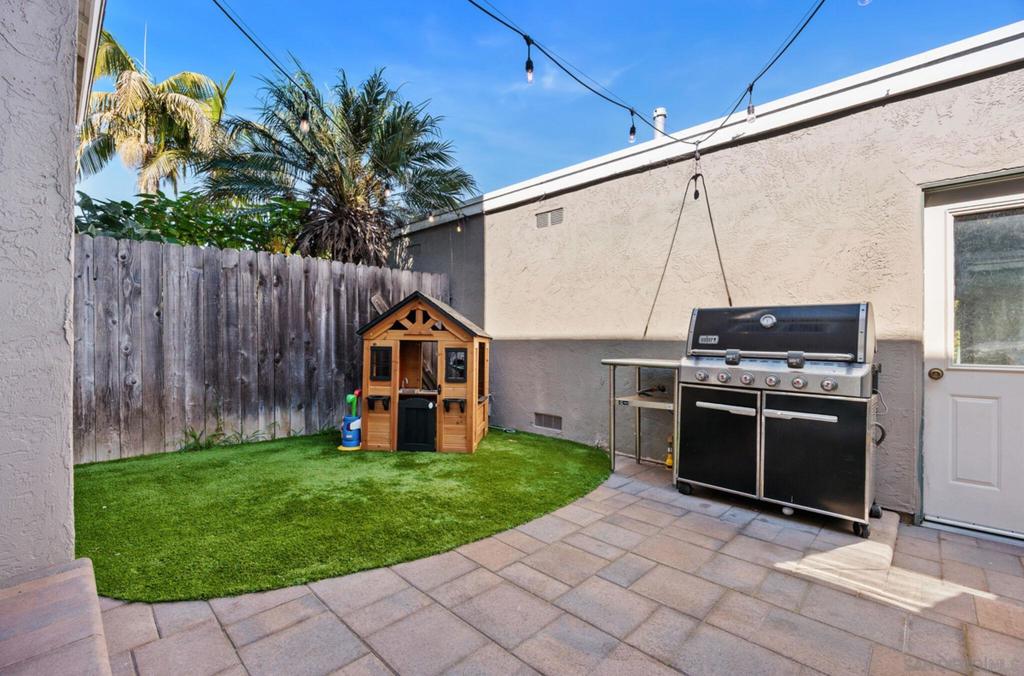 1971 Azure Way Property Photo 27