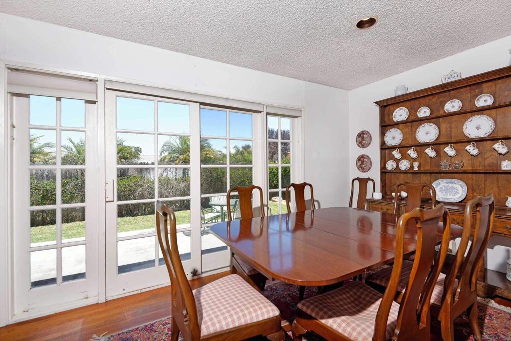 3152 Governor Drive Property Photo 4