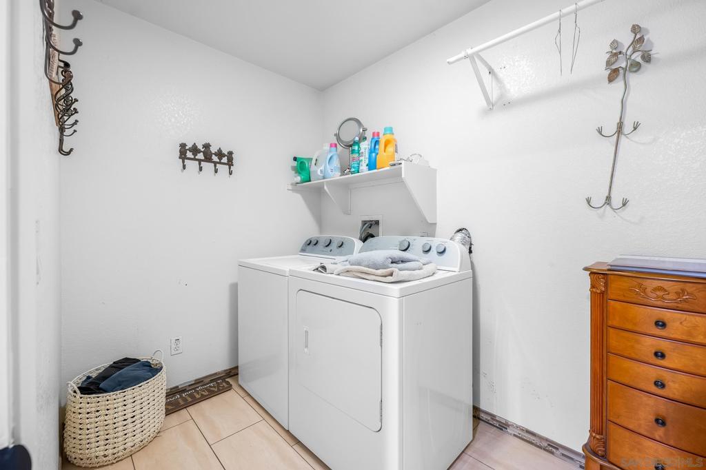 523 Hatherly St Property Photo 24