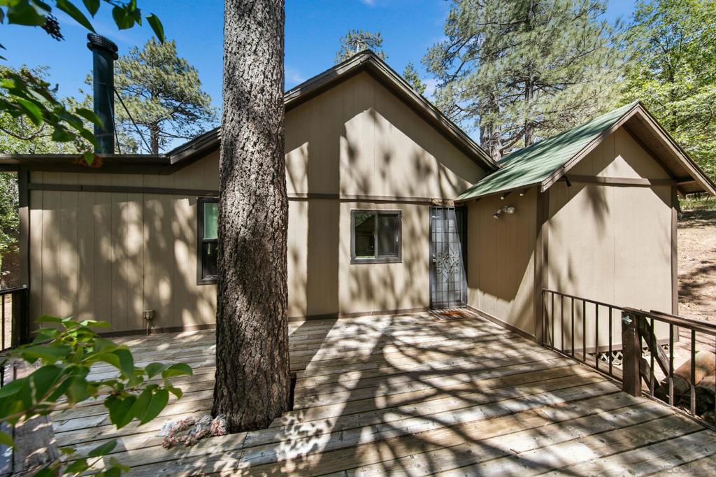 585 El Centro Track Property Photo 1