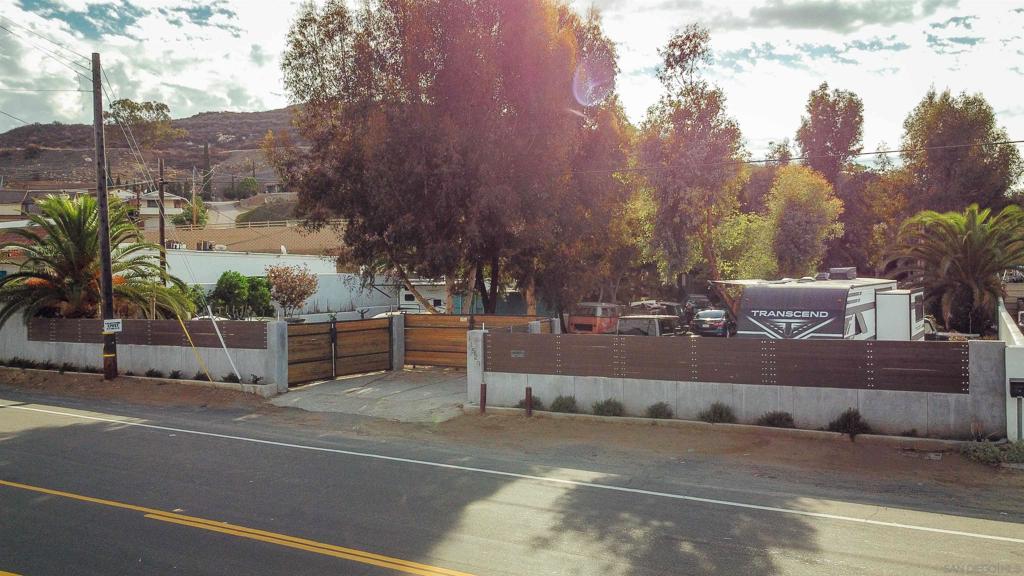 11529 Woodside Avenue Property Photo 2