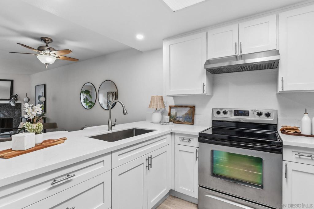1687 Melrose Ave D Property Photo 5