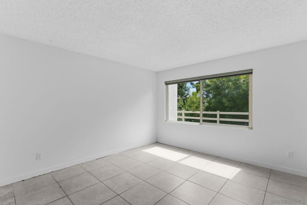 1687 Melrose Ave D Property Photo 8