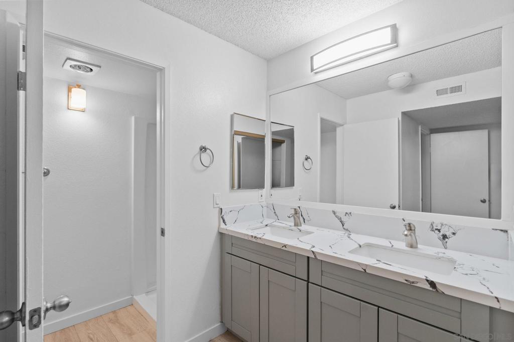 1687 Melrose Ave D Property Photo 10